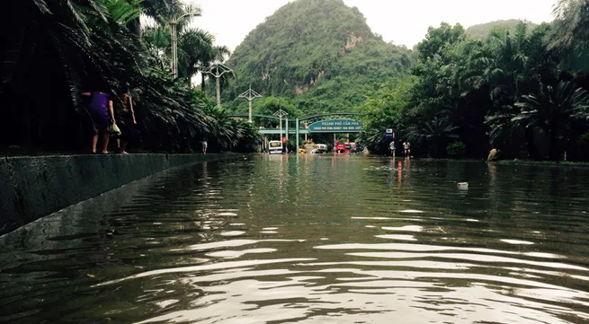 Ha Long City suffers heavy rain and landslides