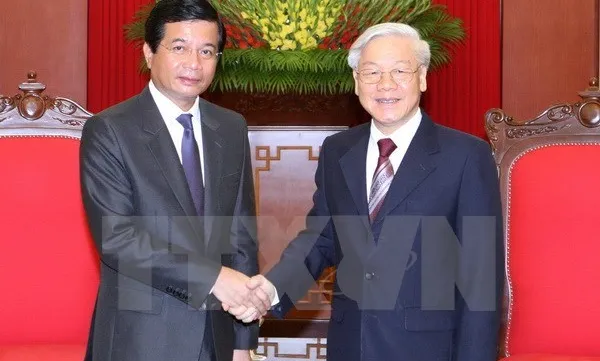 Party leader receives Lao diplomat