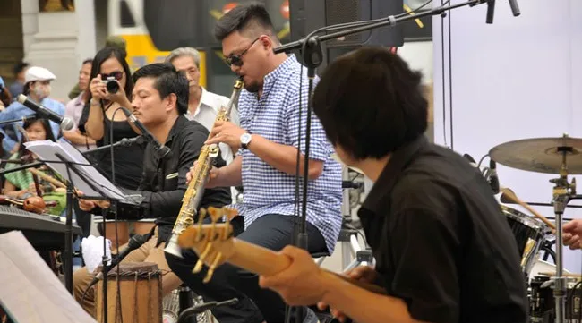 Hanoi band promotes jazz-folk fusion