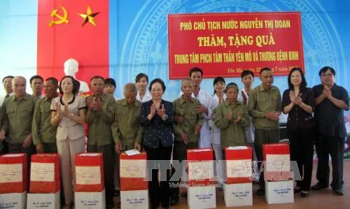 Vice State President visits Hoa Binh social work centre