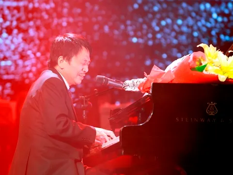 Phu Quang music show performed in Hanoi