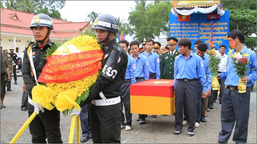 Vietnamese volunteer soldiers’ remains repatriated from Cambodia