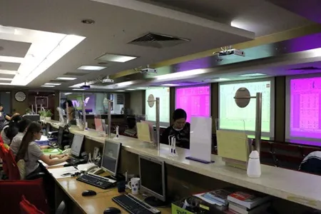 VN shares down after two-day rally