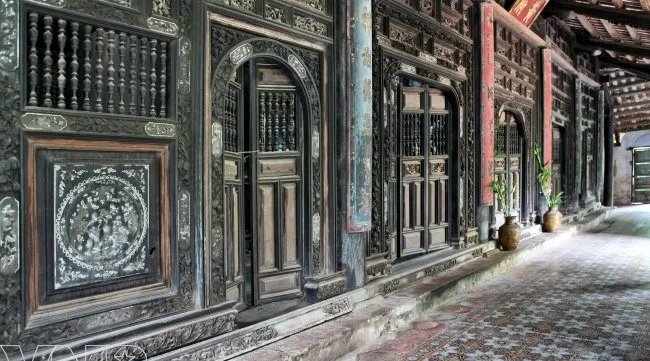 Hue struggles to protect buildings