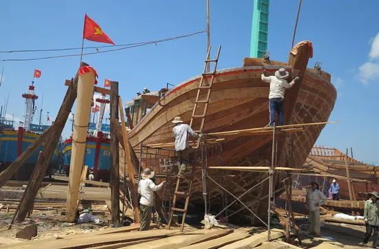 More fishing boats in Quang Ngai receive soft loan from Decree 67