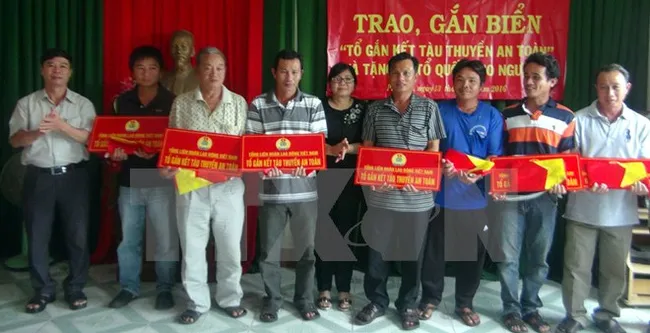 National flags gifted to Phu Yen fishermen