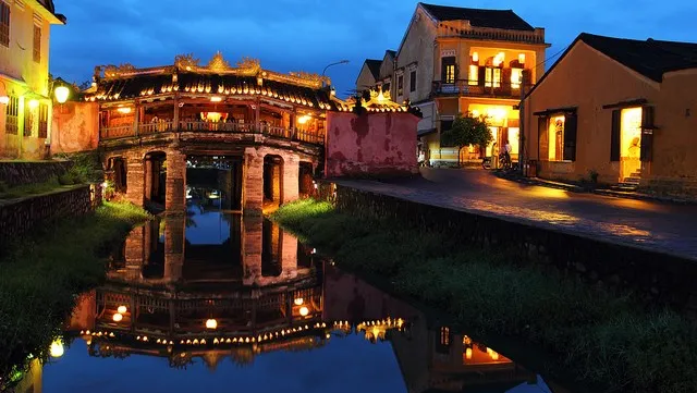 New Year atmosphere overwhelms Hoi An ancient town