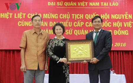 NA Chairwoman visits Vietnam Embassy, meets Lao seinior leaders