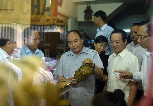 PM Phuc inspects food safety in HCM City