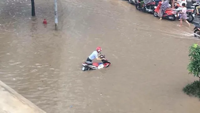 Torrential night rain causes floods across Ha Noi