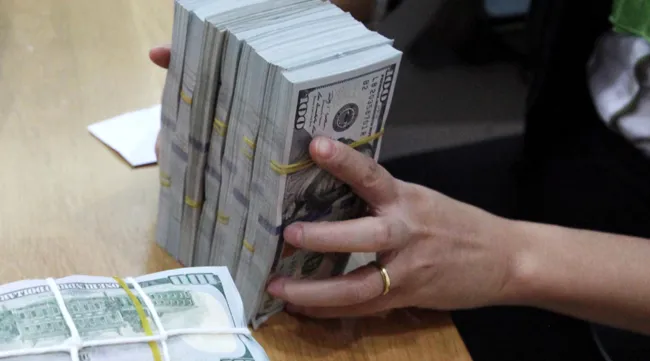 Multiple banks suffered sizeable foreign exchange losses in 2015