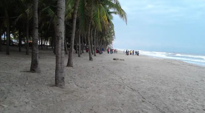 Cold weather hits Cửa Đại beach