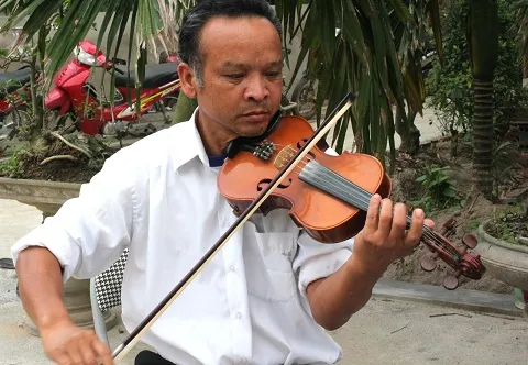 Passion for violin spreads in Then village