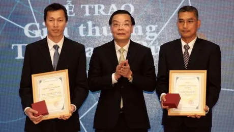 Excellent scientists receive Ta Quang Buu awards