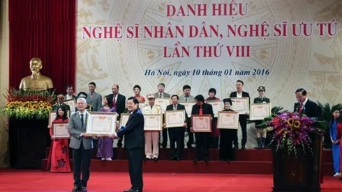 Prestigious art awards announced in Hanoi