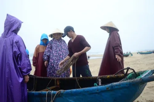 Fishing vessels struck by tornado in Quang Binh