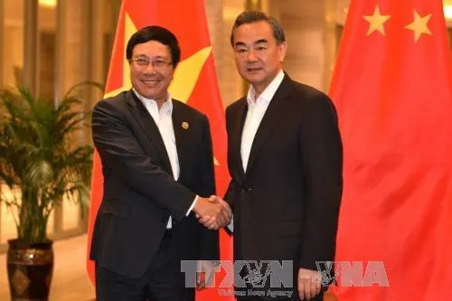 Vietnamese and Chinese foreign ministers hold discussions