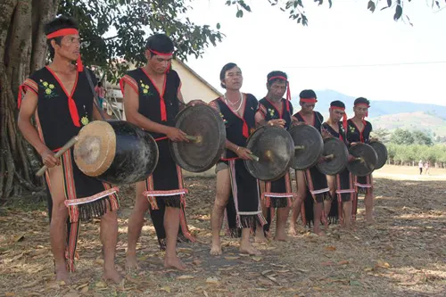 Spring festival celebrates ethnic group traditions