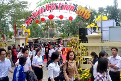 Orchard Spring Festival lures visitors