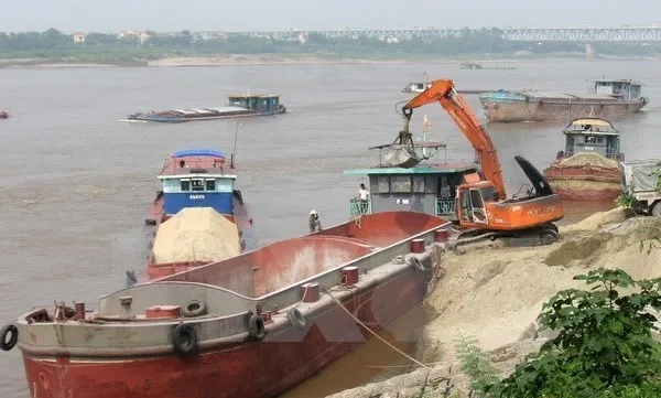 Ha Noi to allow sand-mining auction