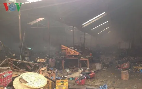 Fire destroys Vietnamese market in Laos