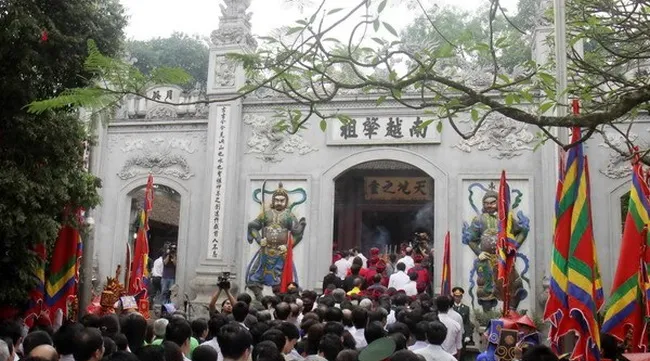 Palanquin procession celebrates Hung Kings Temple Festival