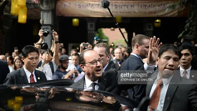 French President walks old quarter