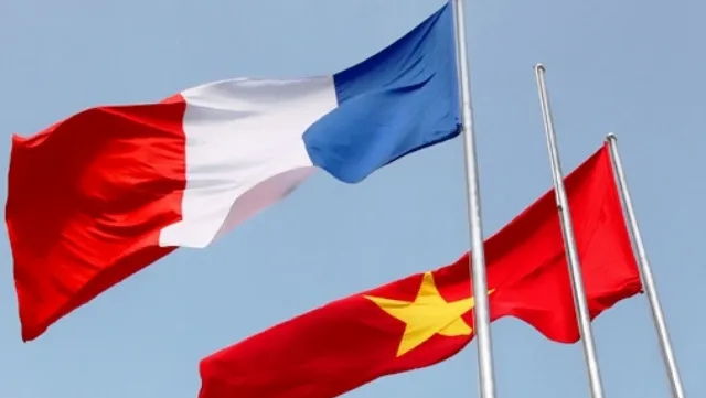 France urged to promote defence ties