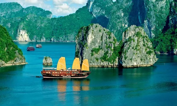New international port opens to ships bringing tourists to Ha Long Bay