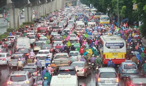 Torrential rain cools down Hà Nội