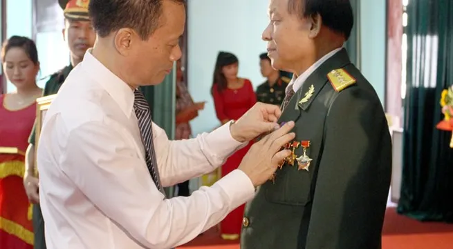 Bac Giang: Former experts, soldiers awarded Lao orders, medals