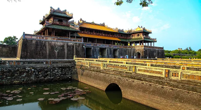 Overseas Vietnamese get free entry to Hue Citadel