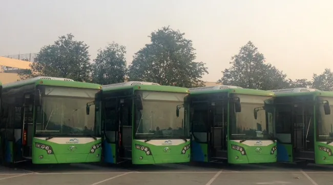 Test run for new bus route in Hanoi