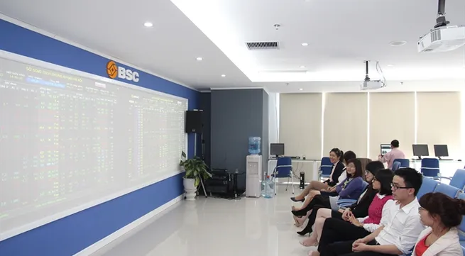 Stocks slump as investors sell up