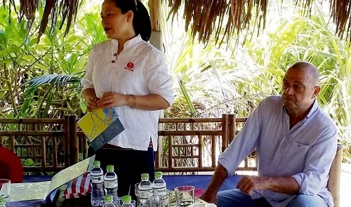 French resort owner apologizes for issuing East Vietnam Sea maps with wrongful content