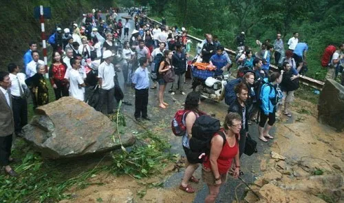 Trapped foreign tourists rescued from flood-hit area in northern Vietnam