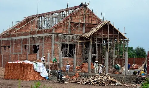 In southern Vietnam, jailer asks inmates to build his villa