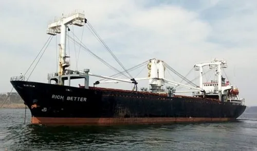 Six Vietnamese seafarers safe after boat collides with Hong Kong vessel