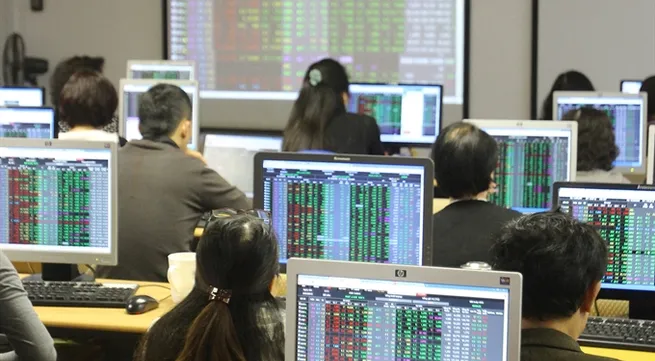 Market decline is unlikely to end: experts