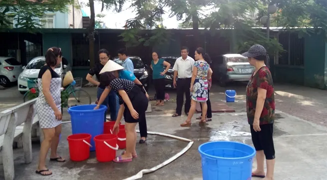 Tap-water shortage in Hà Nội