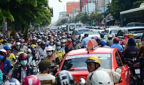 Road construction in Ho Chi Minh City turns rush-hour gridlock into daytime nightmare