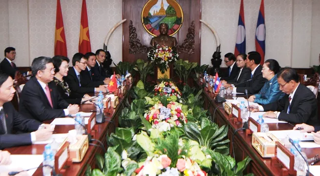 Vietnamese, Lao NA leaders hold talks