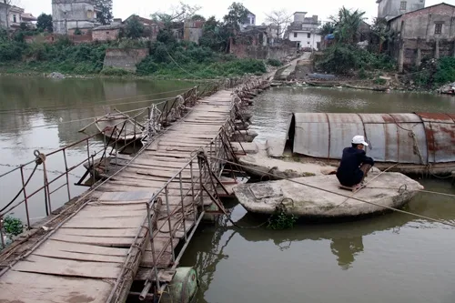 Hà Nội’s dangerous bridges