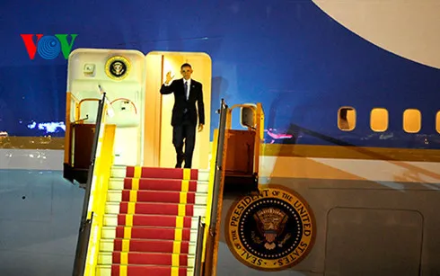 President Obama arrives in Hanoi