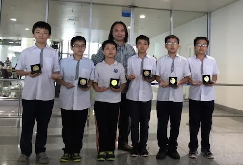 Vietnamese kids win gold at maths contest