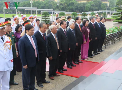 Leaders pay tribute to President Ho Chi Minh