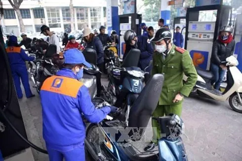 Petrol price drops by over VND500 per litre