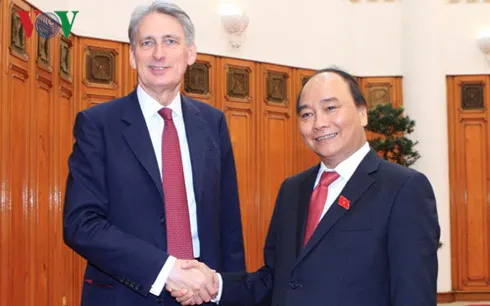 Prime Minister receives UK Foreign Secretary