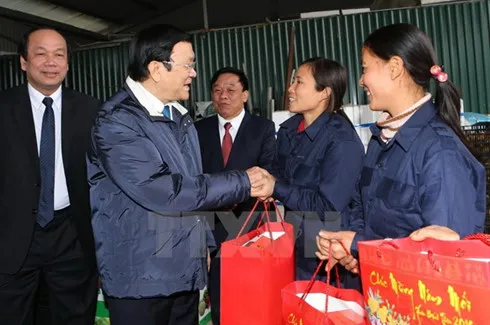 State President offers Tet greetings to Hung Yen and Ha Nam