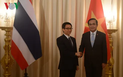 Deputy PM holds talks with Thai counterpart, concludes visit